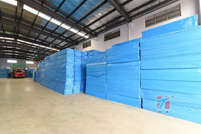 江陰運盛塑業(yè)工廠設(shè)備詳解 XPS擠塑板成品區(qū)的卓越工藝